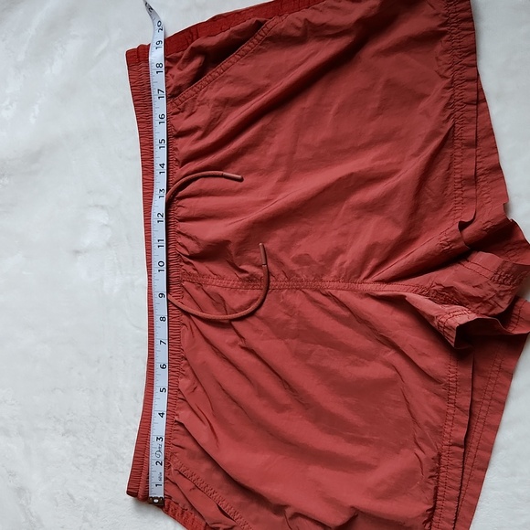 Athleta Women's Sz 16, Burnt Orange, Semi-Fitted with a Mid Rise Nylon Shorts - Picture 7 of 10